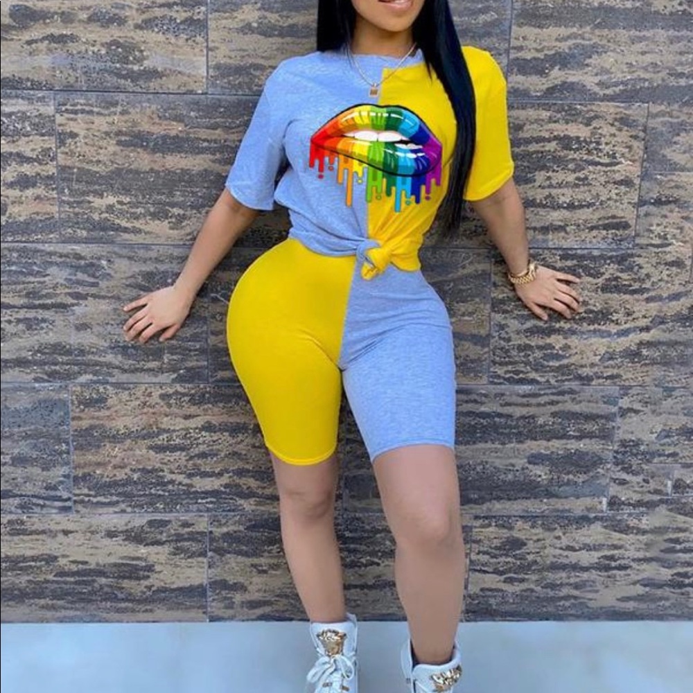 Matching graphic lips 2 piece biker shorts set.